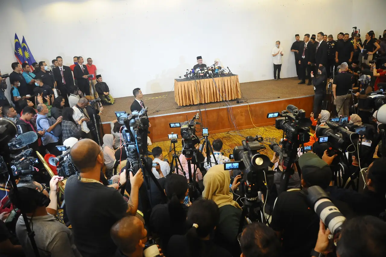 Anwar Ibrahim Perdana...