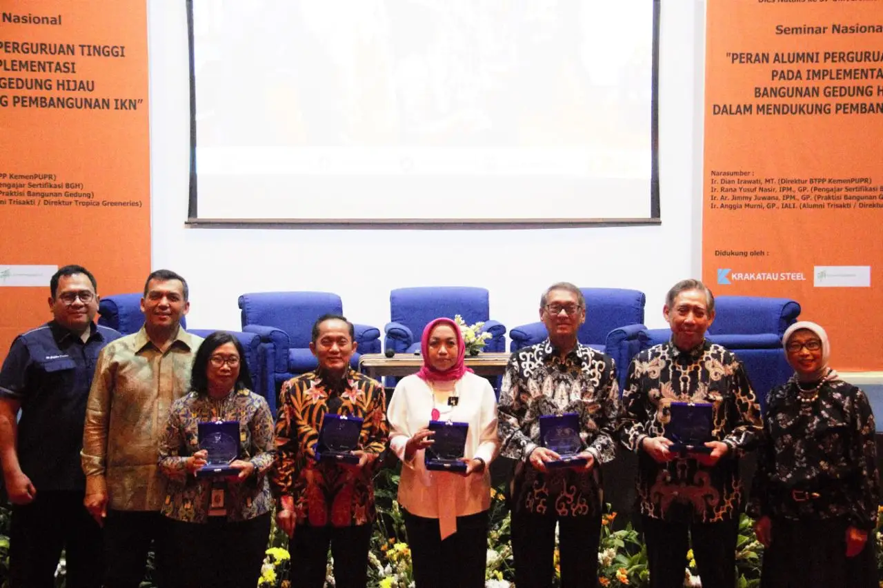 Alumni Trisakti Gelar...