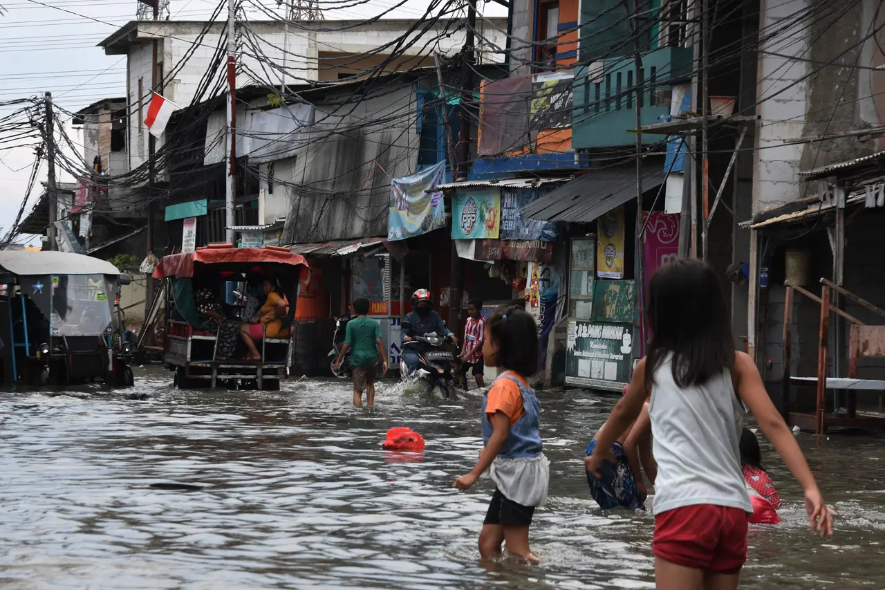 Banjir Rob Landa Pesisir...