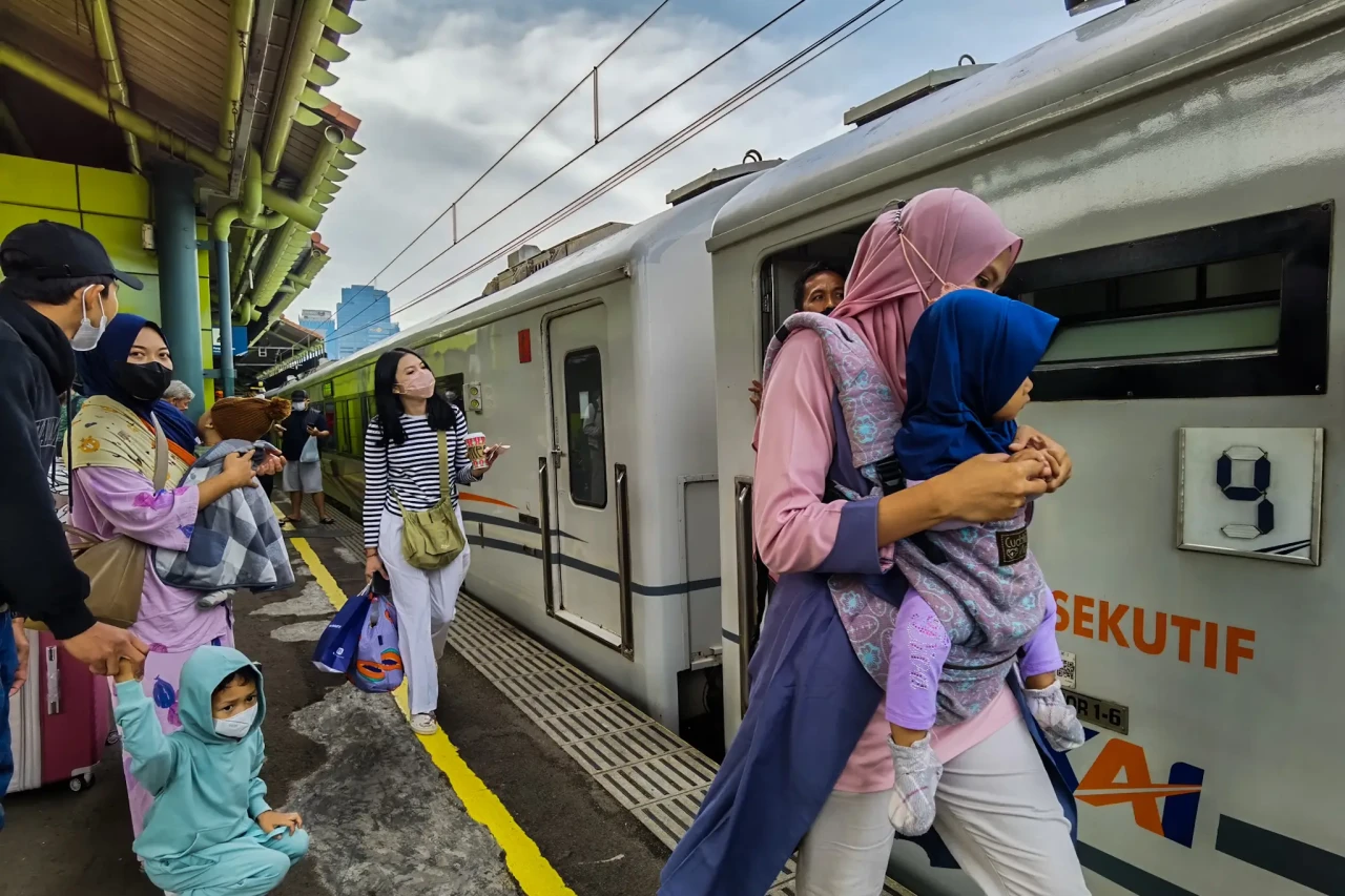 KAI Operasikan 56 Kereta...