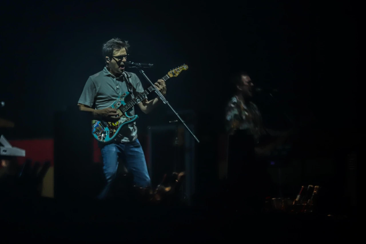 Aksi Weezer Meriahkan...