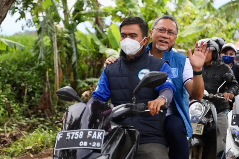 Mendag Serahkan Bantuan...