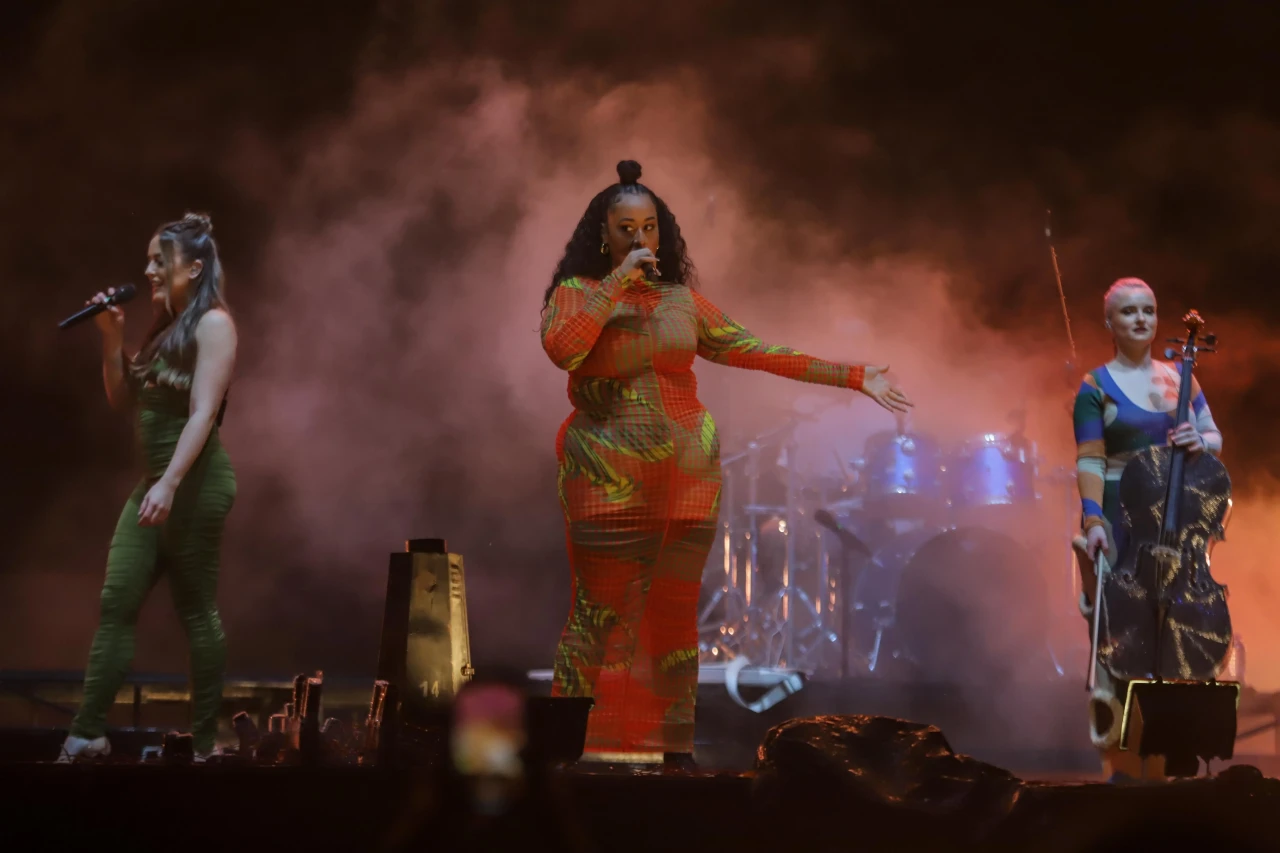 Clean Bandit Tutup Kemeriahan...