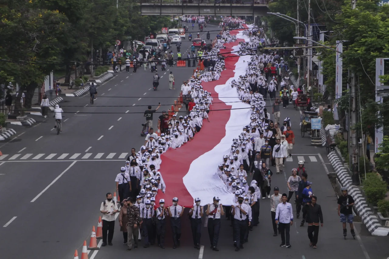 Ribuan Orang Ikuti Kirab...