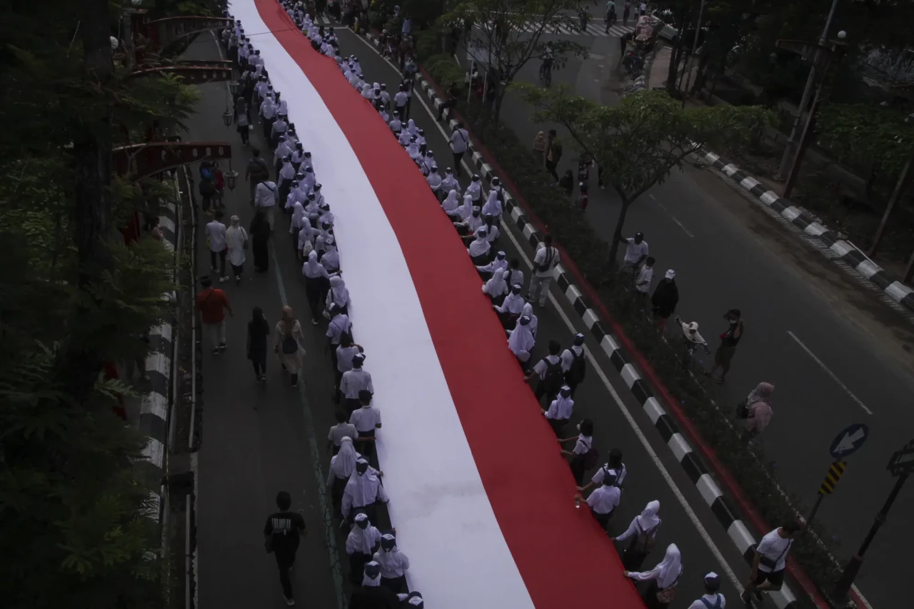 Ribuan Orang Ikuti Kirab...