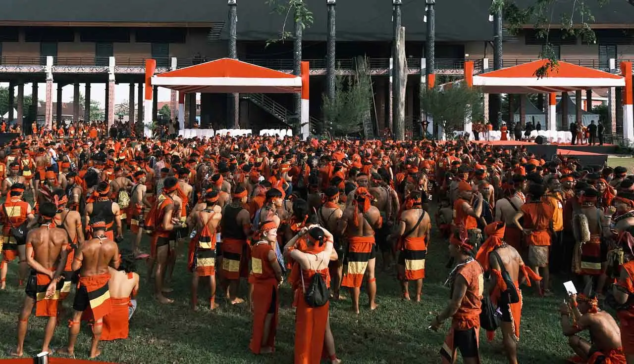 Ribuan Pasukan Merah...