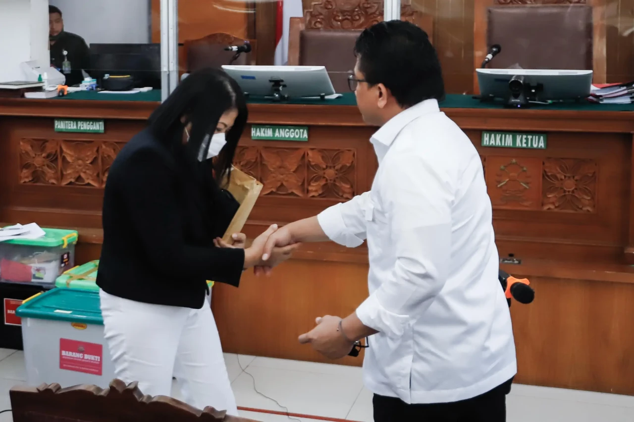 Dua Pekan Tak Bersua,...