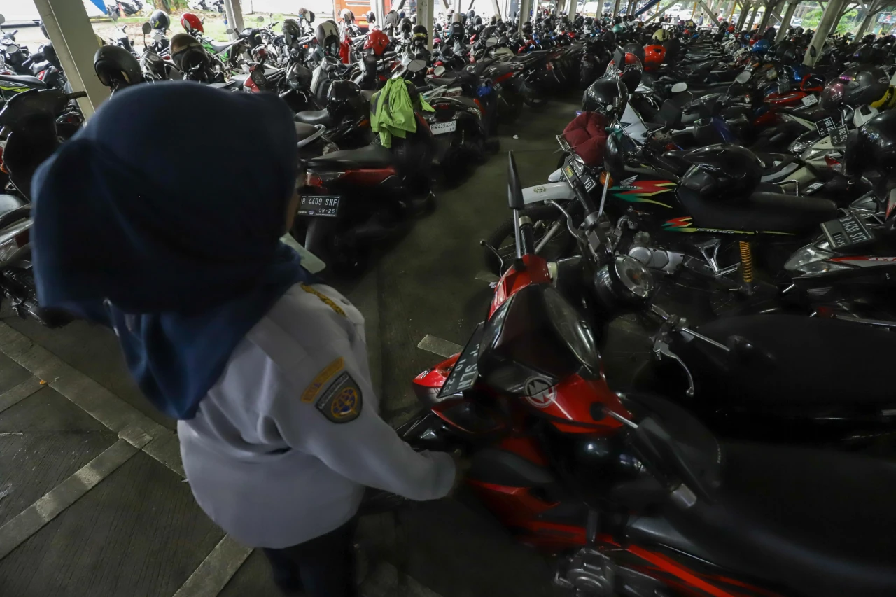 Kantong Parkir Park...