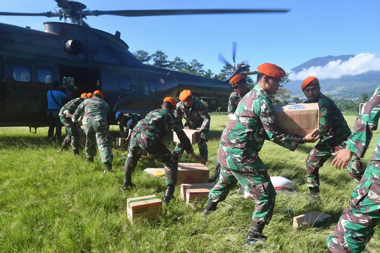 Distribusi Bantuan Logistik...