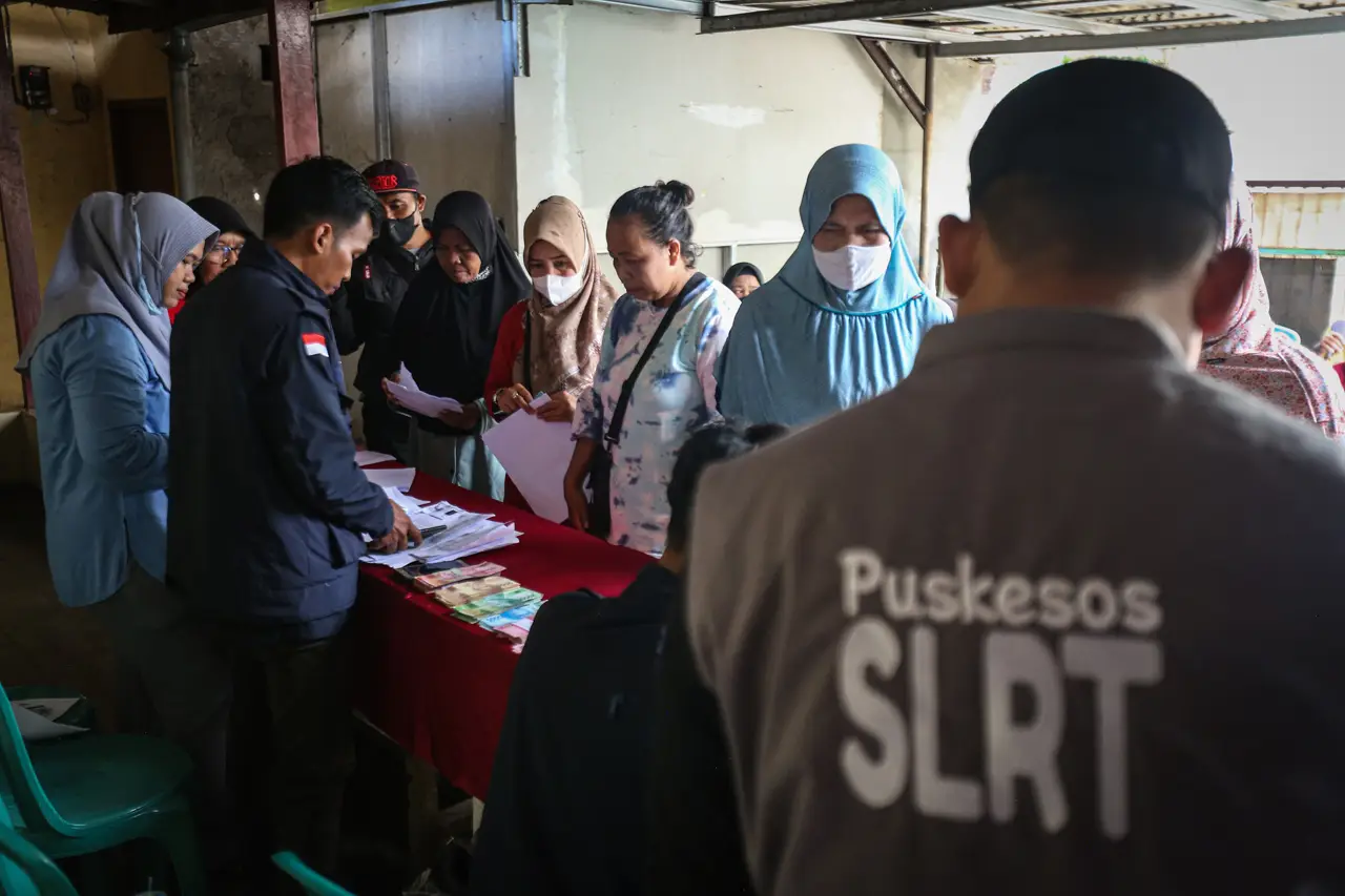 Pencairan BLT Serentak...
