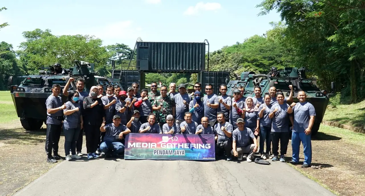 Hadiri Media Gathering...