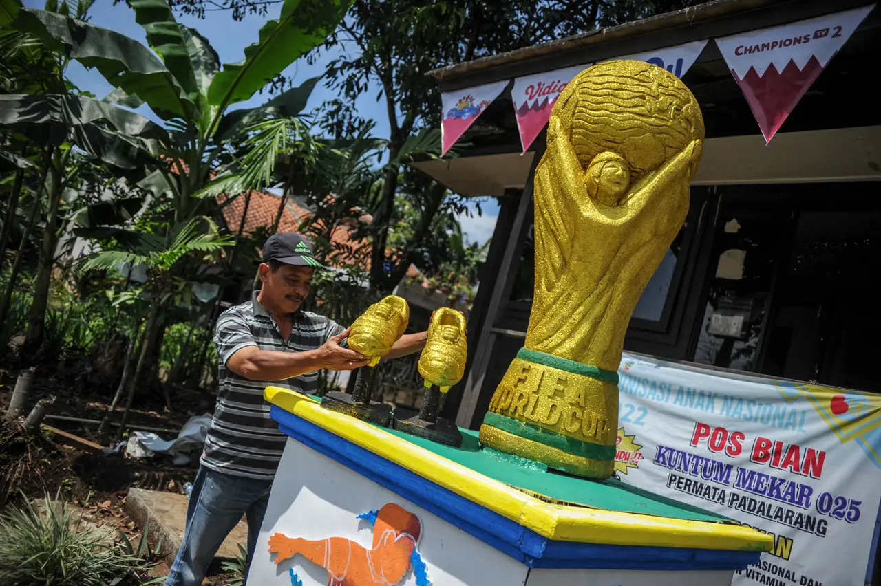 Uniknya Kampung Piala...