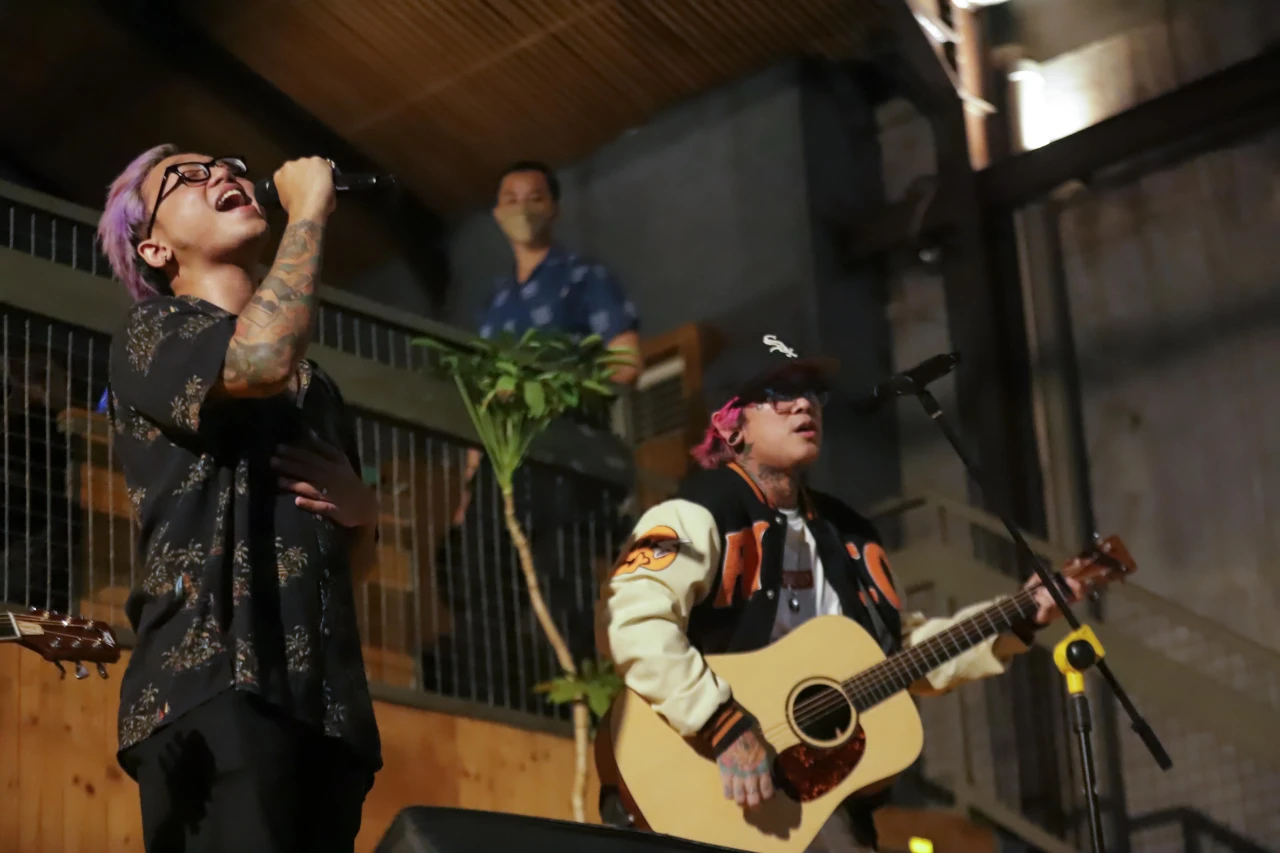 Summerlane Tampil dengan...