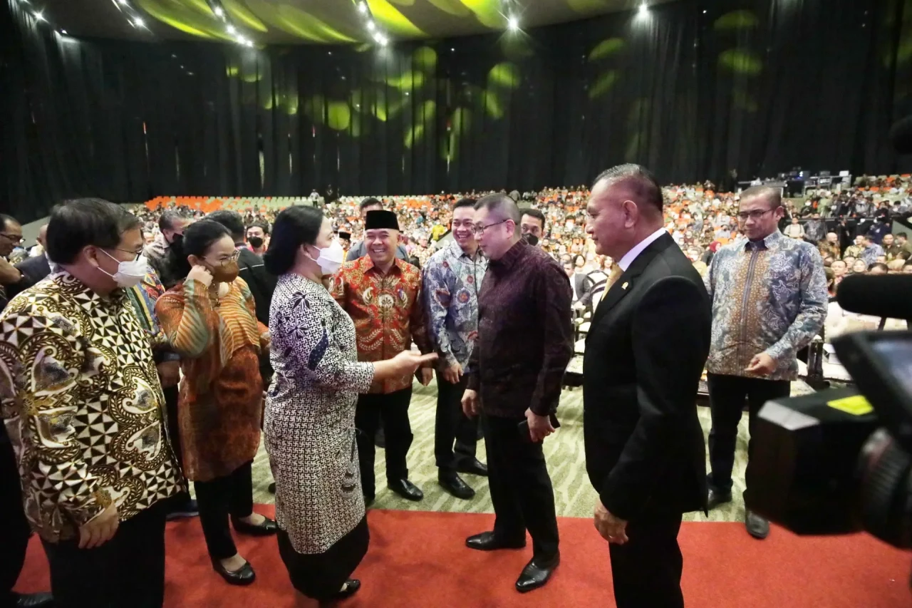 Hary Tanoesoedibjo Hadiri...