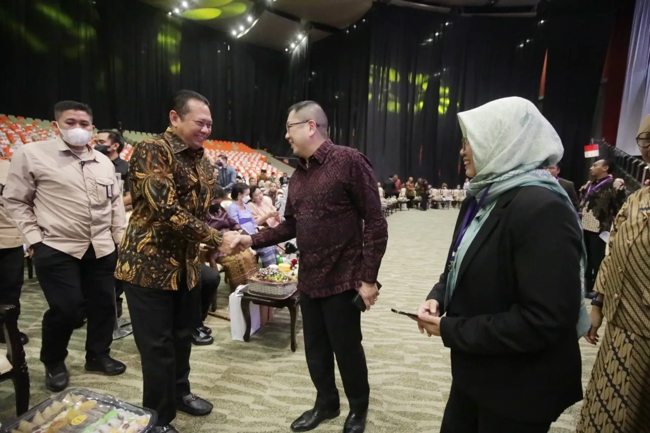 Hary Tanoesoedibjo Hadiri...