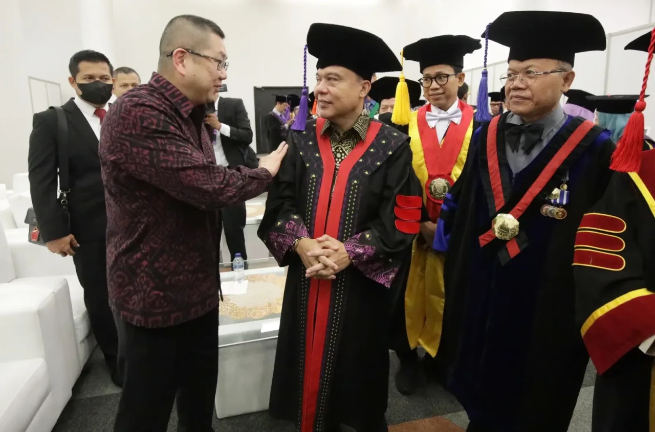 Hary Tanoesoedibjo Hadiri...