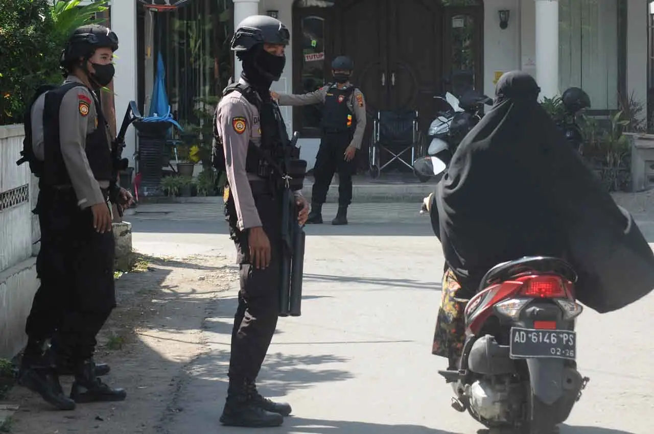 Penggeledahan Rumah...