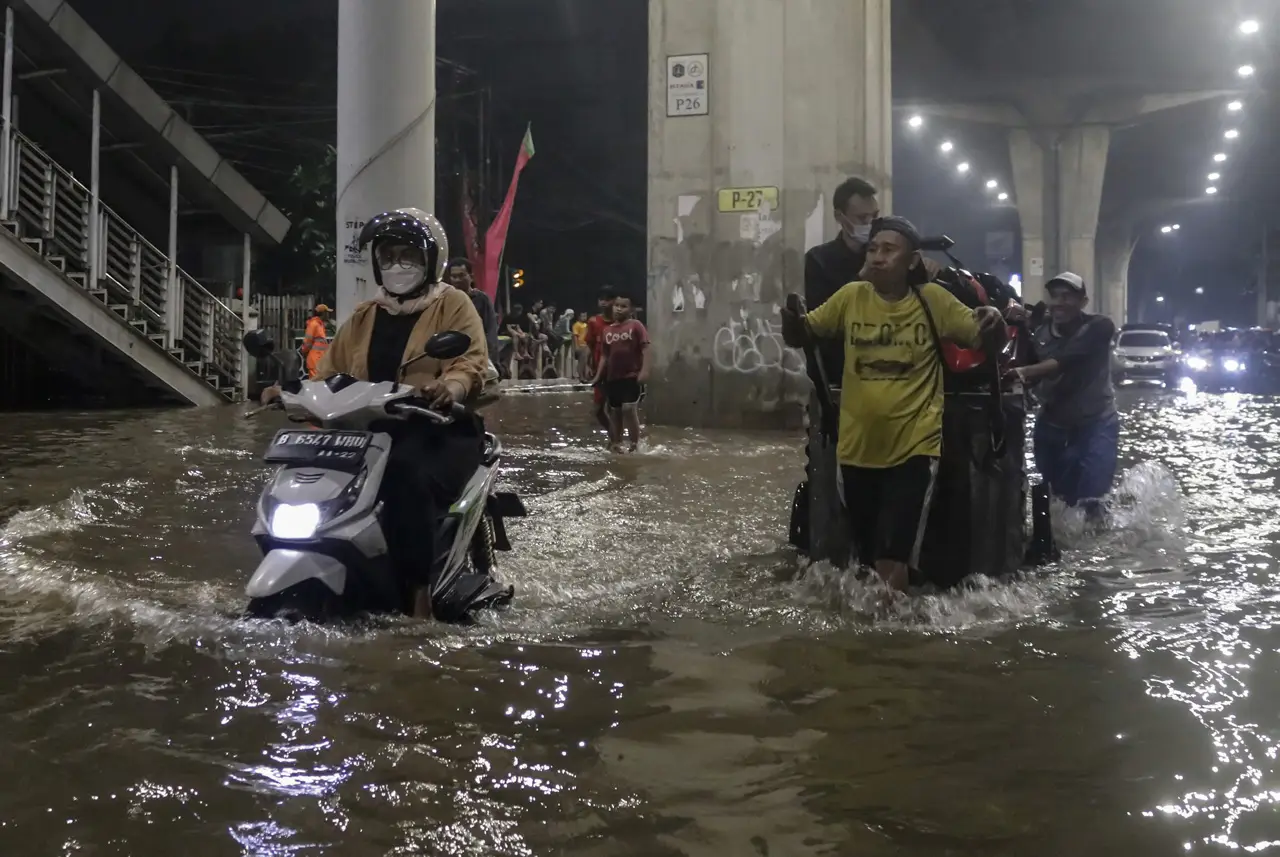Banjir Rendam Jalan...