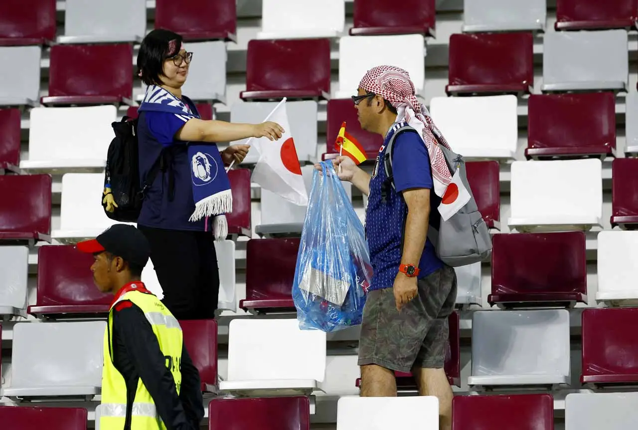 Suporter Jepang yang...
