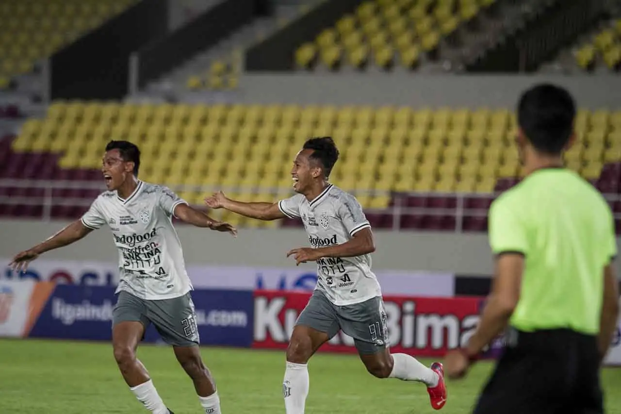 Bali United Kalahkan...