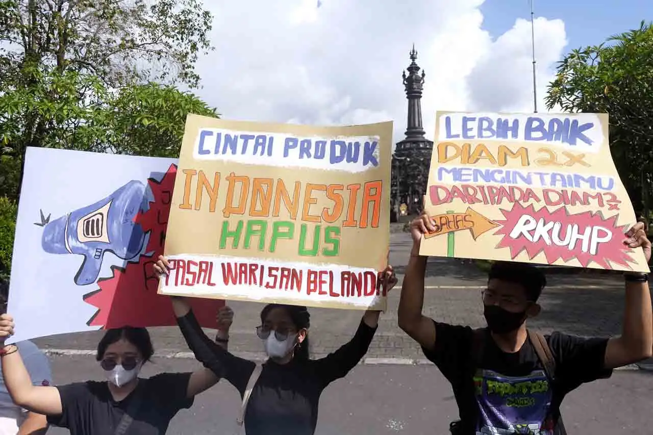 Unjuk Rasa Menolak Rencana...