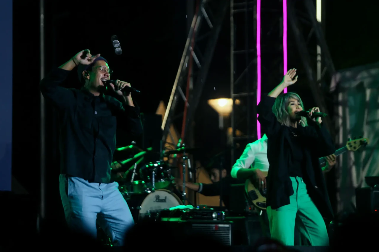 Maliq & D’Essentials...