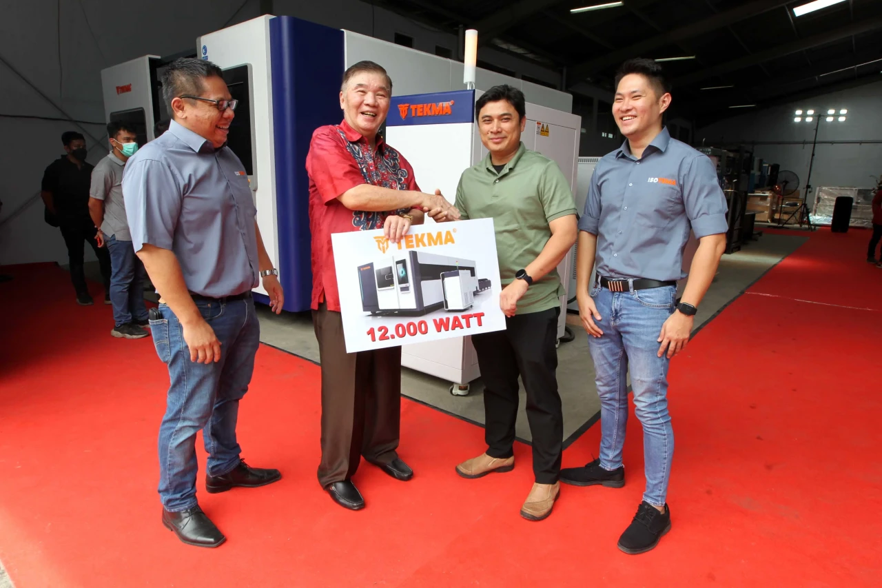 Melihat Mesin Laser...