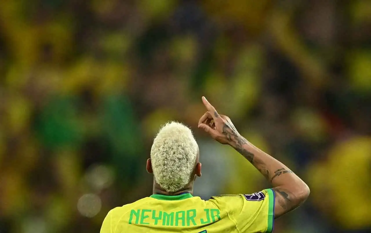 Menang Adu Pinalti atas...