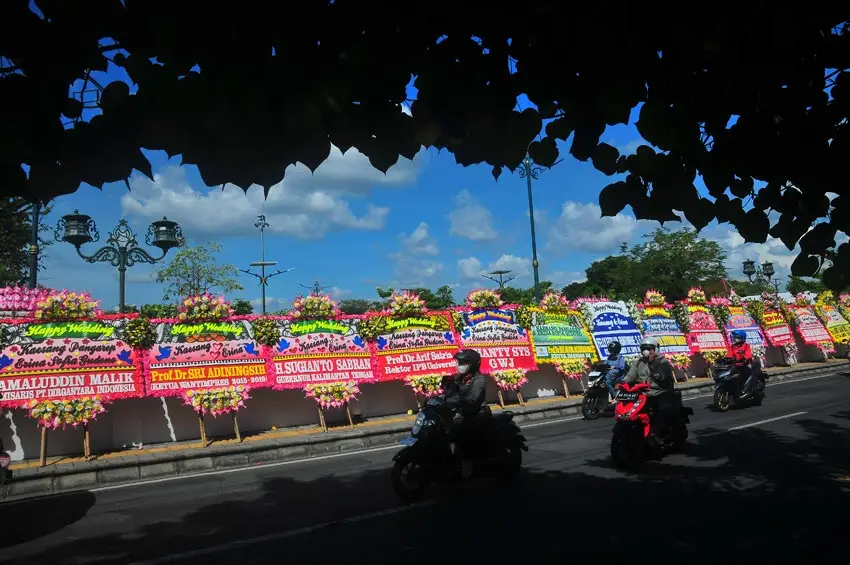 Karangan Bunga Ucapan...