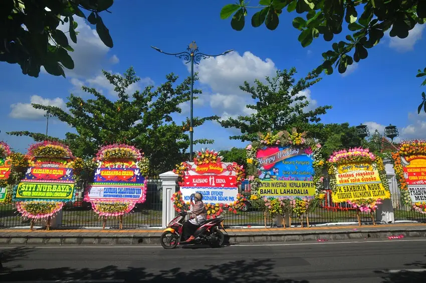 Karangan Bunga Ucapan...