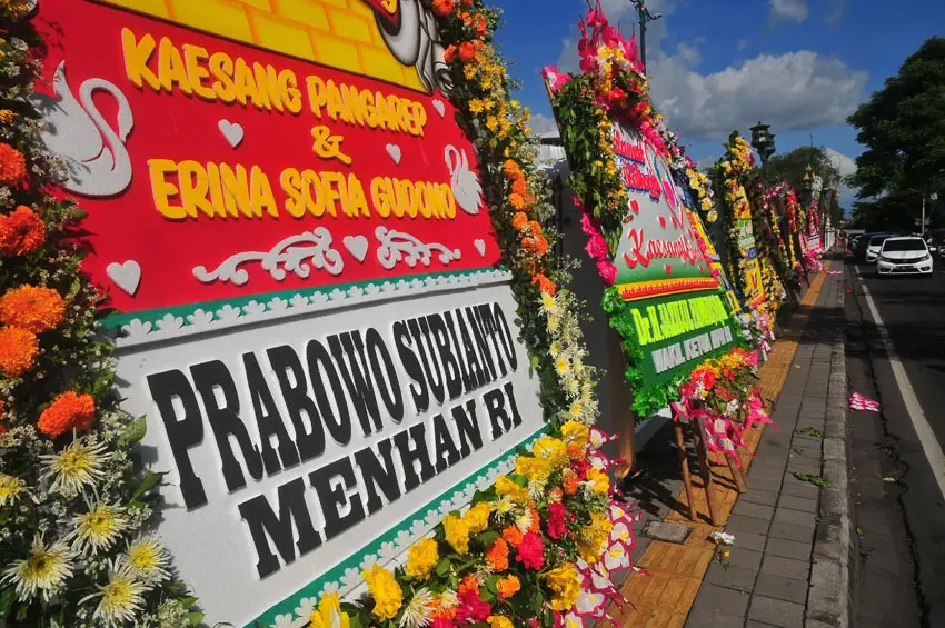 Karangan Bunga Ucapan...