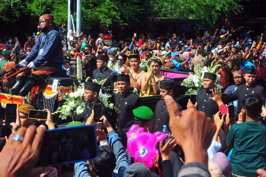 Kemeriahan Kirab Budaya...
