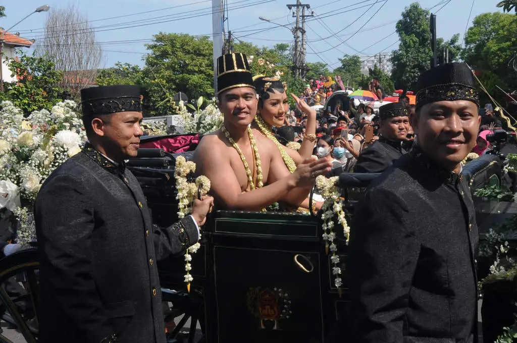 Kemeriahan Kirab Budaya...