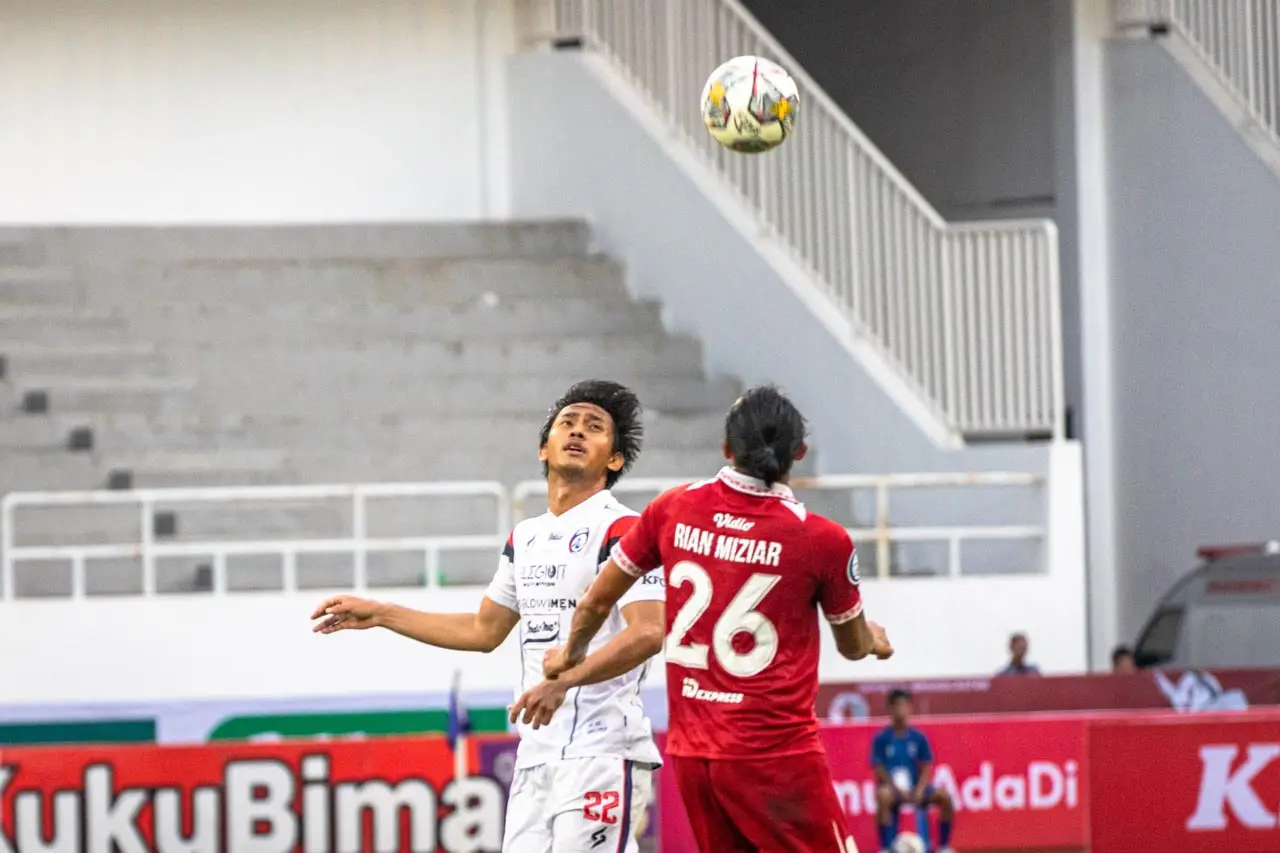 Arema FC Kalahkan Persis...