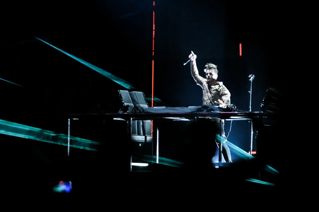 Martin Garrix Tutup...