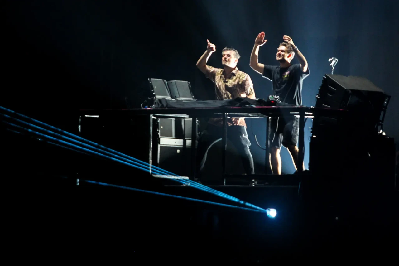 Martin Garrix Tutup...