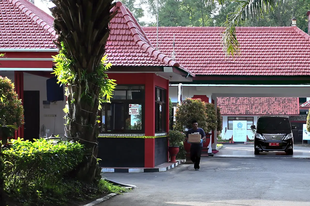 Polisi Olah TKP Perampokan...