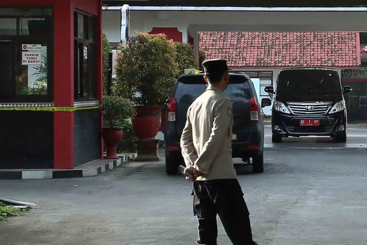 Polisi Olah TKP Perampokan...