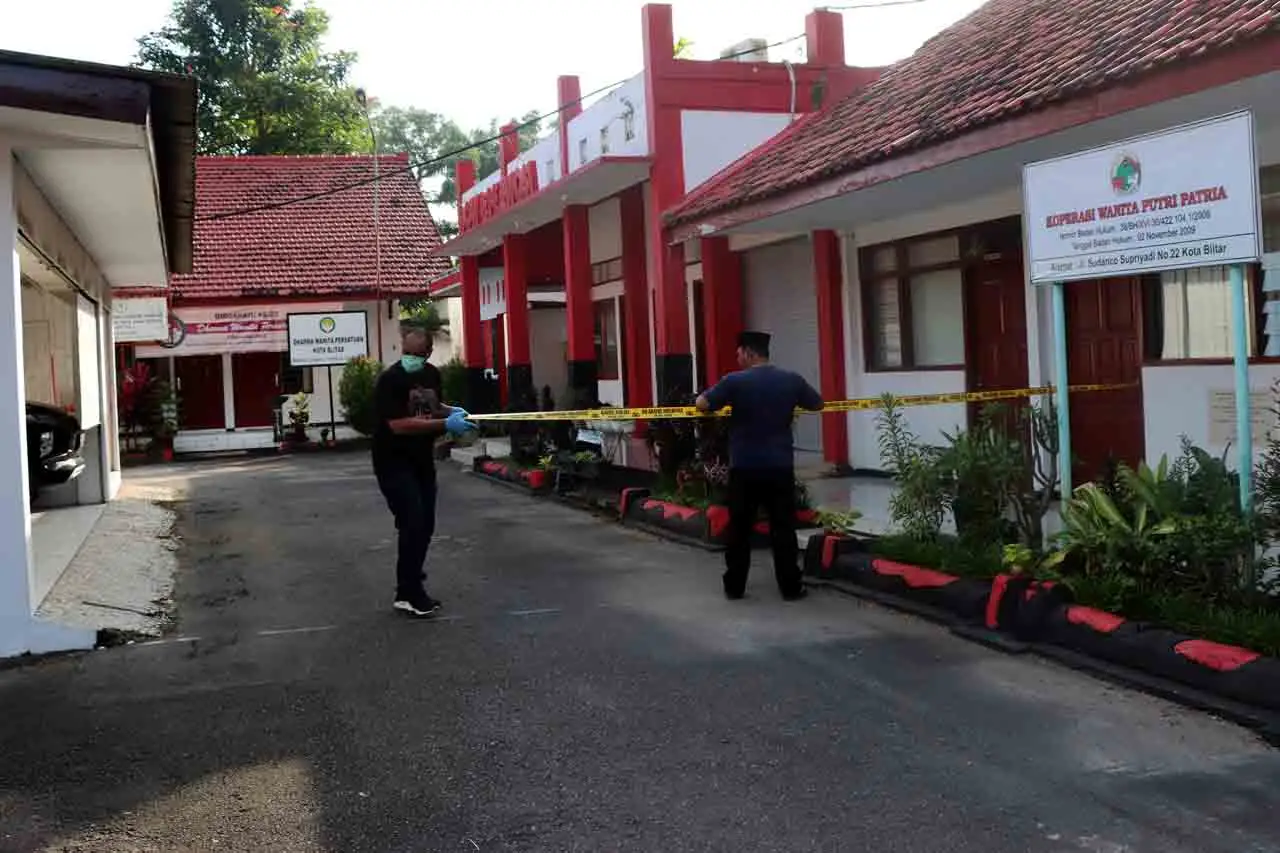 Polisi Olah TKP Perampokan...