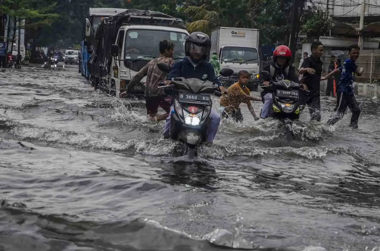 Banjir Akibat Drainase...