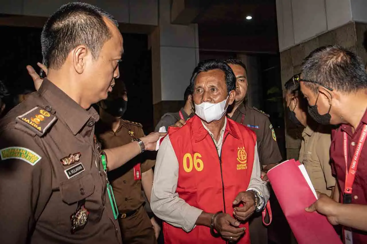 Tersangka Korupsi Program...