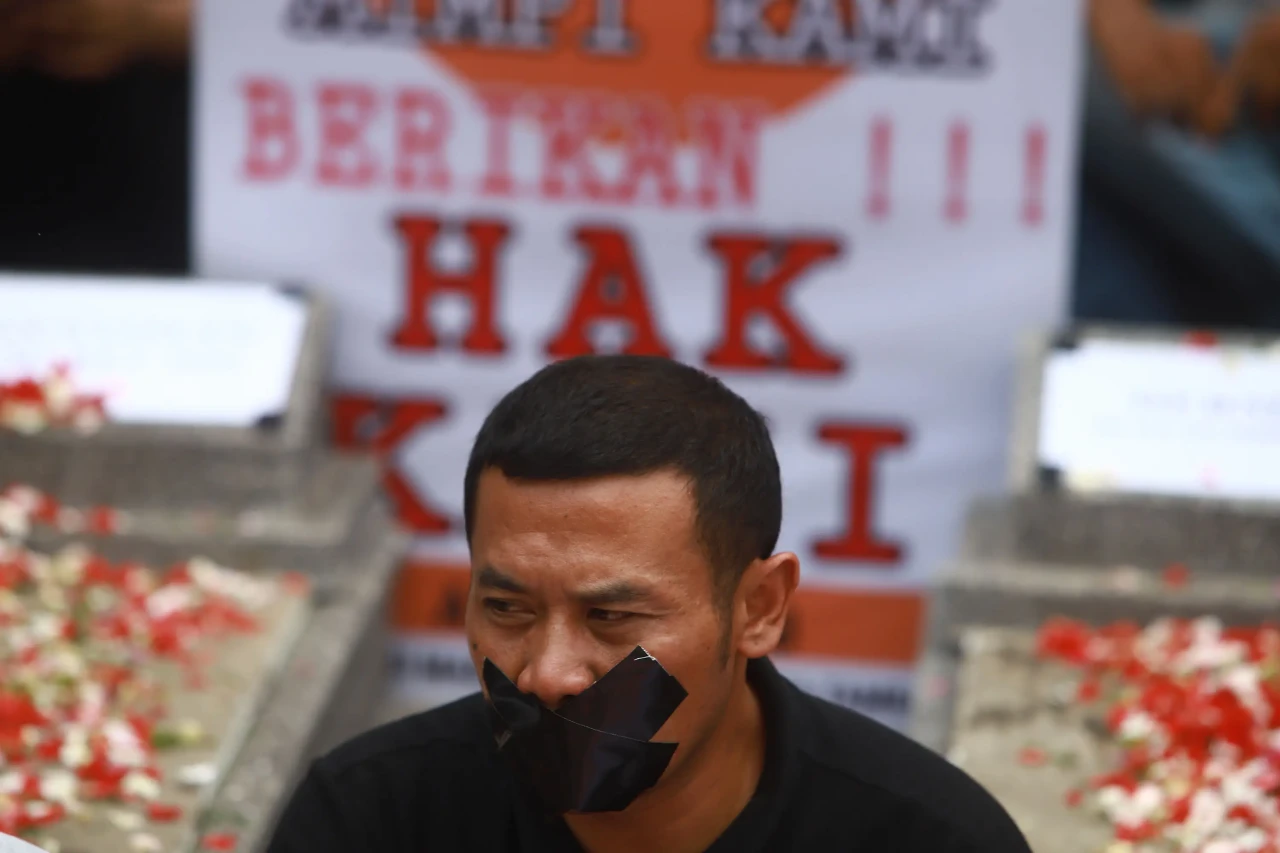 Aksi Mogok Makan Masyarakat...