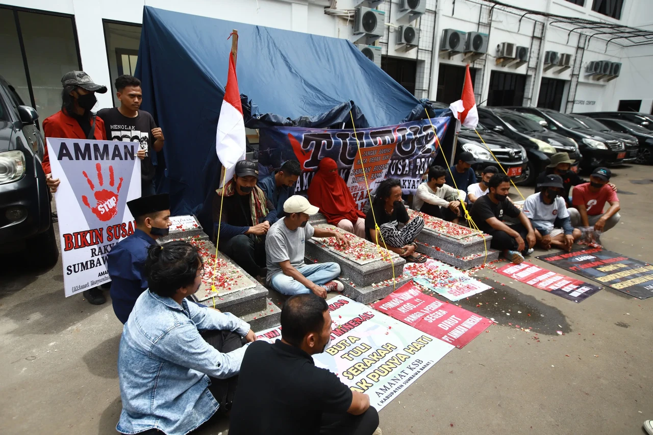 Aksi Mogok Makan Masyarakat...