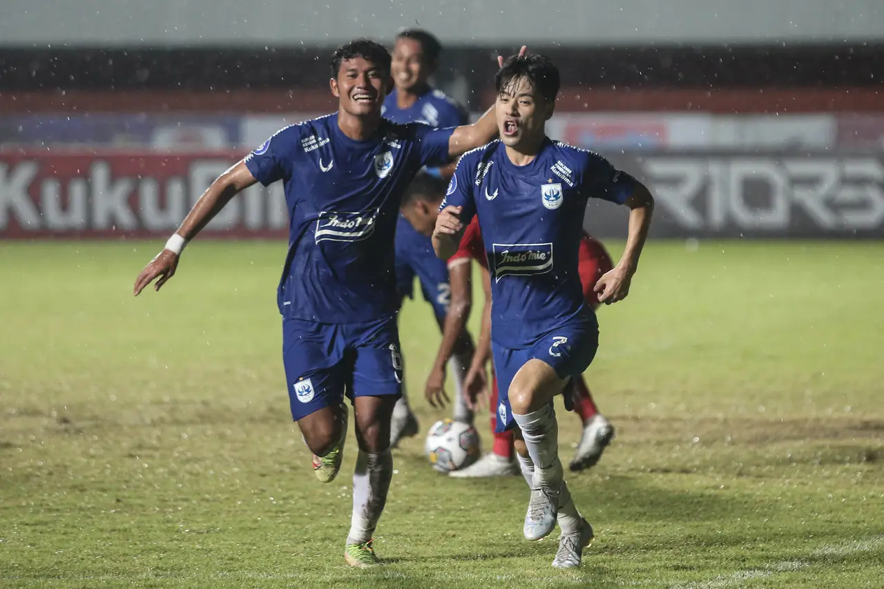 PSIS Semarang Libas...