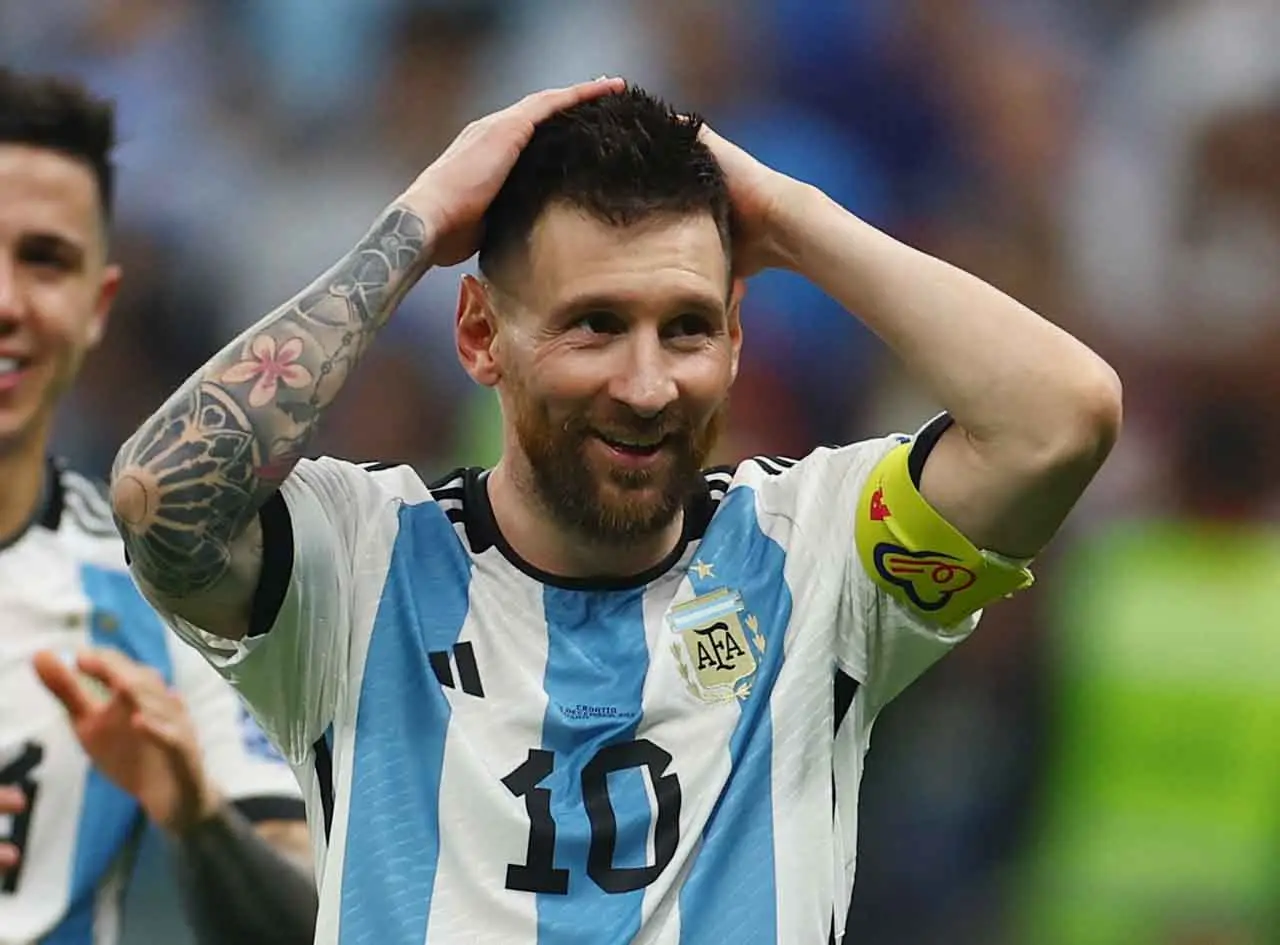 Senyum Bahagia Messi...