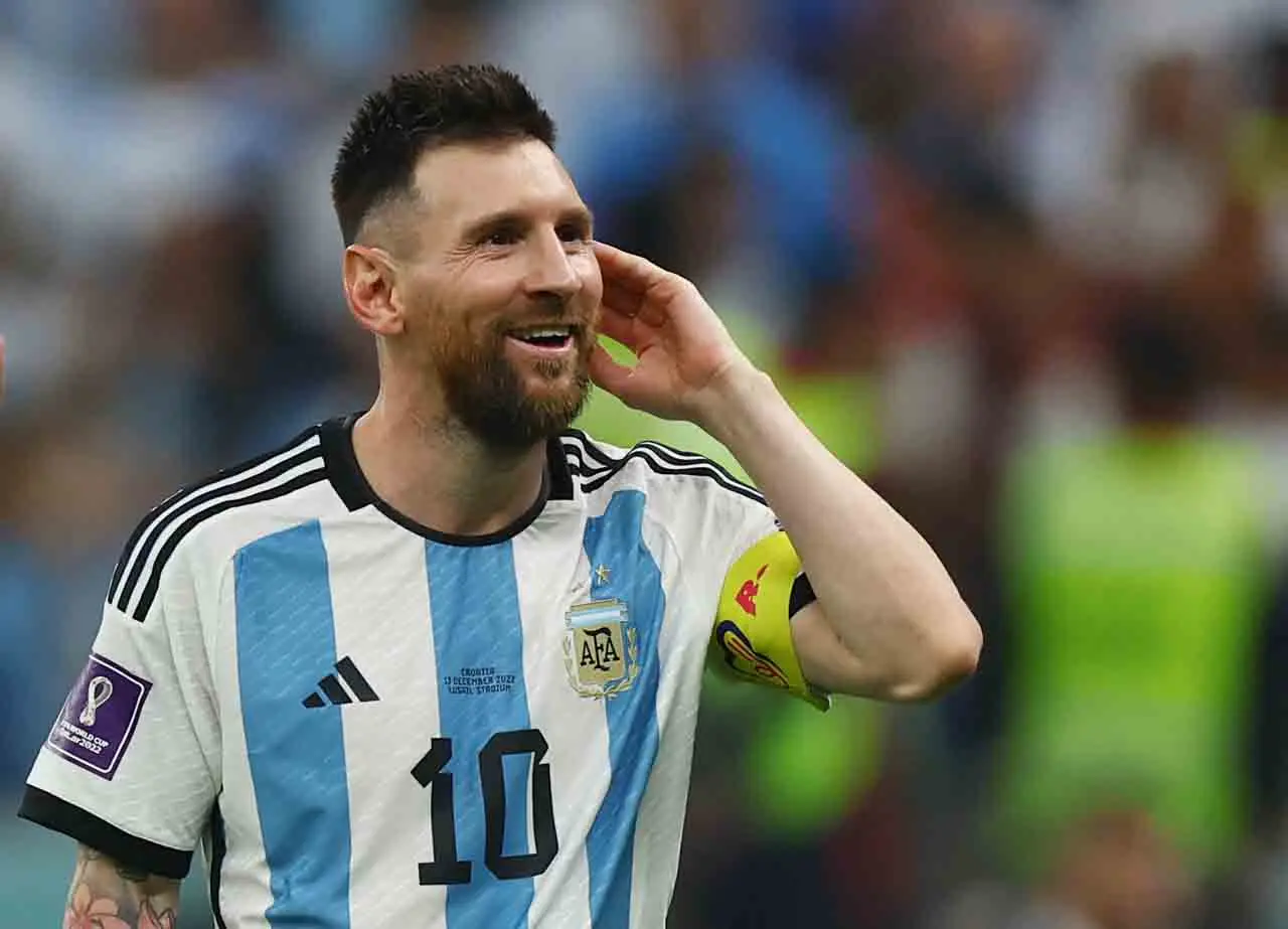 Senyum Bahagia Messi...