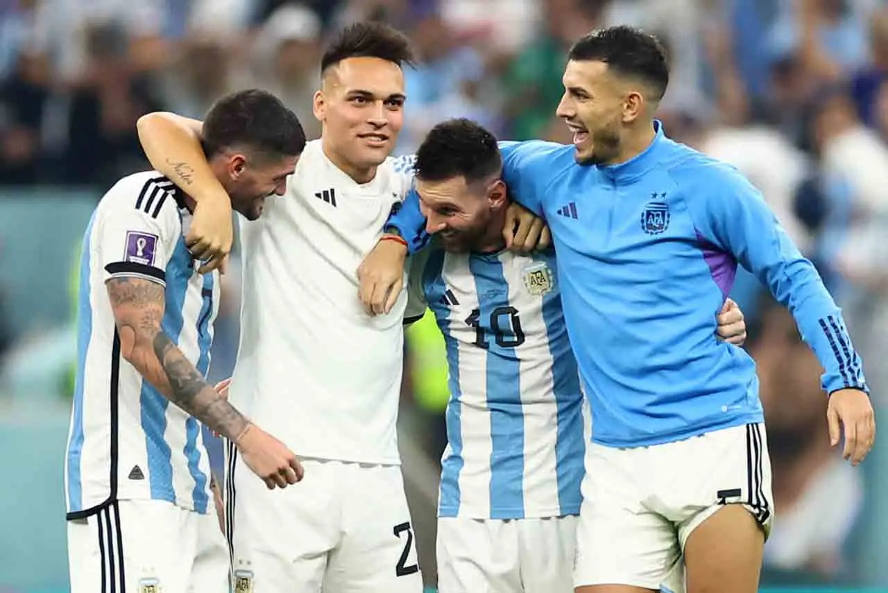 Senyum Bahagia Messi...