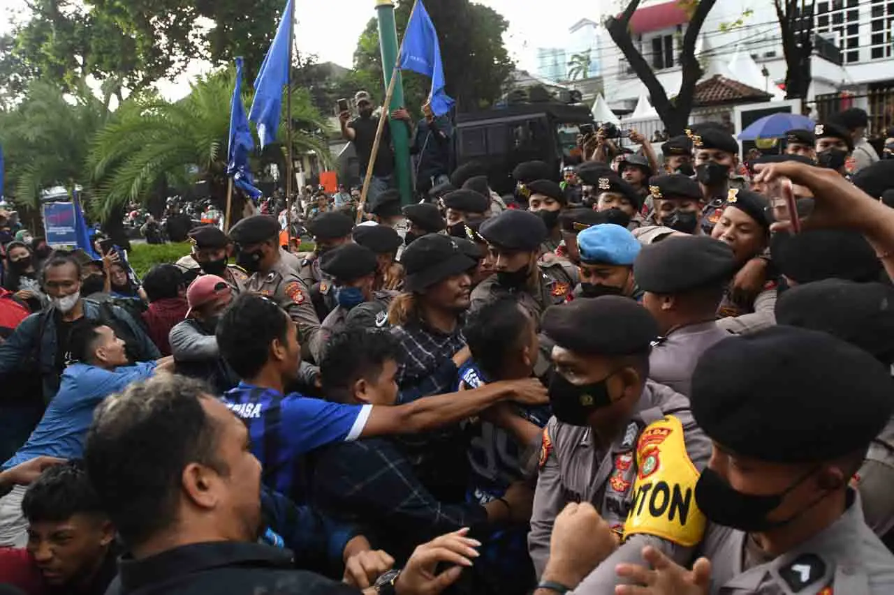 Tidak Lolos Verifikasi,...