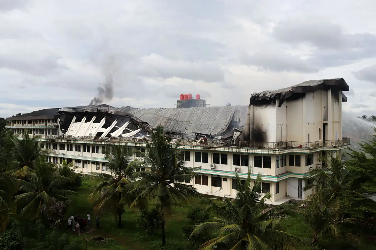 Gedung Universitas Abulyamatama...
