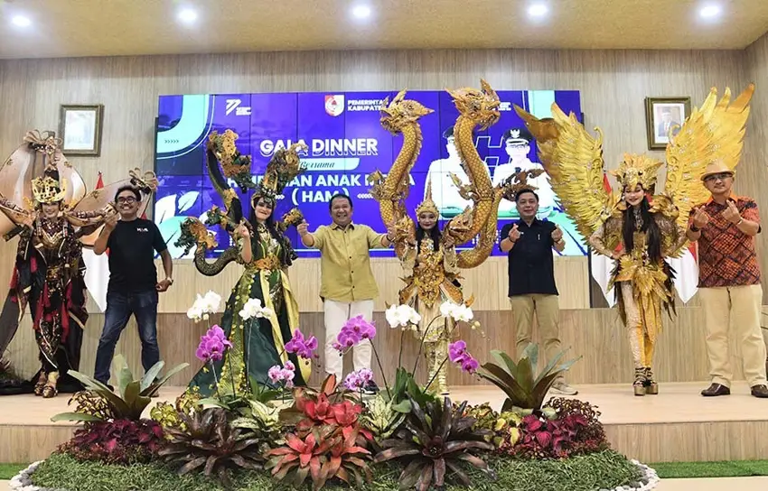Berkeliling Jember,...